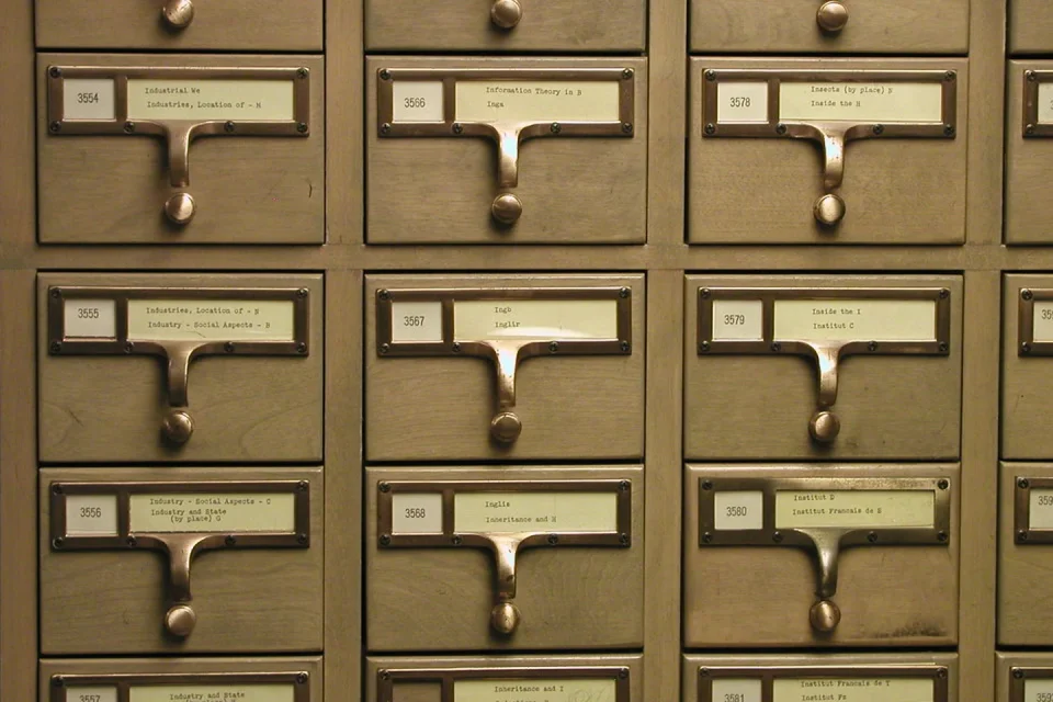 Una comunidad aporta nombres y contexto a fotografías de un archivo.
