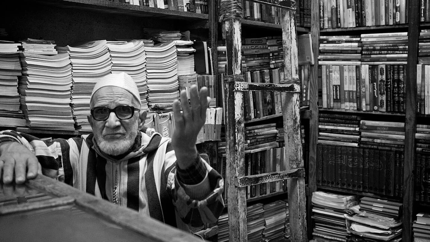 Una selección bibliotecaria reúne libros de distintas lenguas, formatos y procedencias.