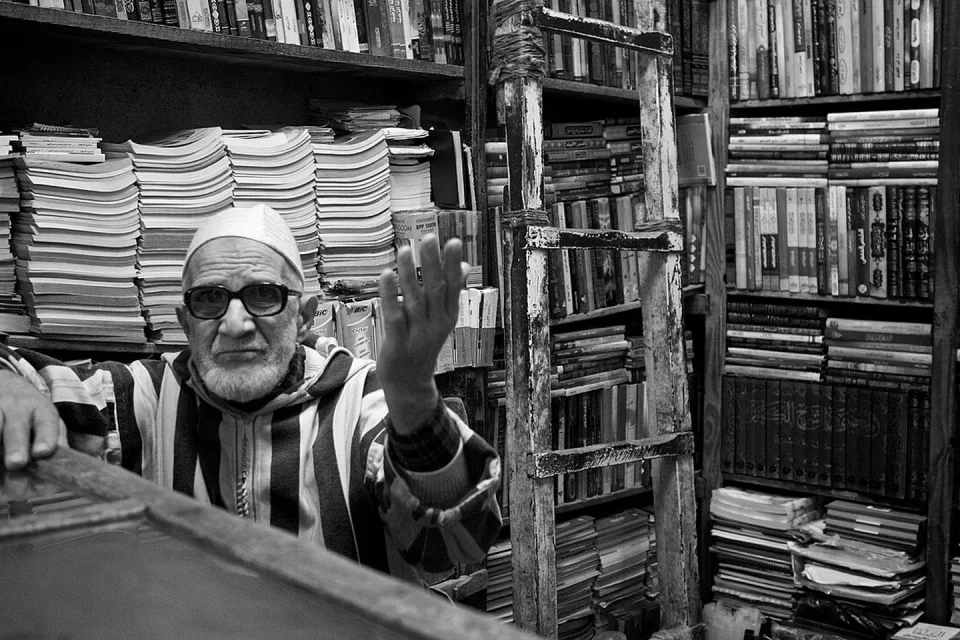 Una selección bibliotecaria reúne libros de distintas lenguas, formatos y procedencias.